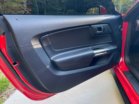 Used 2017 Ford Mustang Coupe image 16