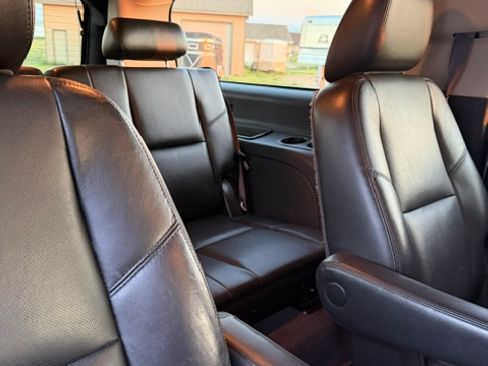 Used 2014 Cadillac Escalade ESV Luxury AWD/4WD image 18