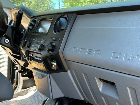 Used 2015 Ford F250 XL w/ Power Equipment Group AWD/4WD image 20