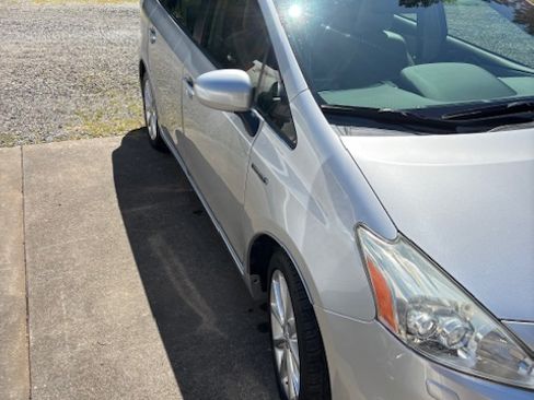 Used 2014 Toyota Prius V Five FWD image 6