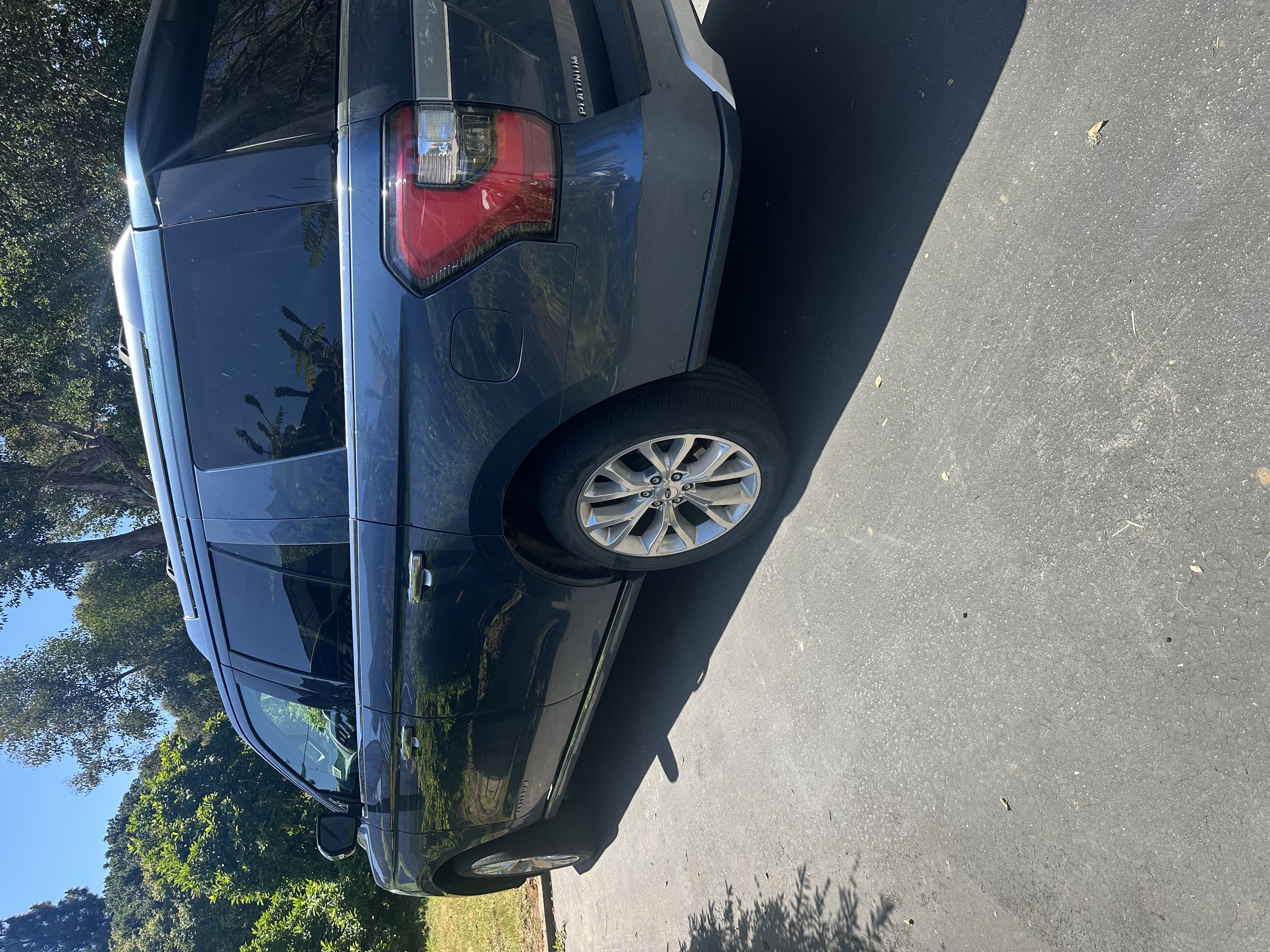 Used 2018 Ford Expedition Platinum AWD/4WD image 1