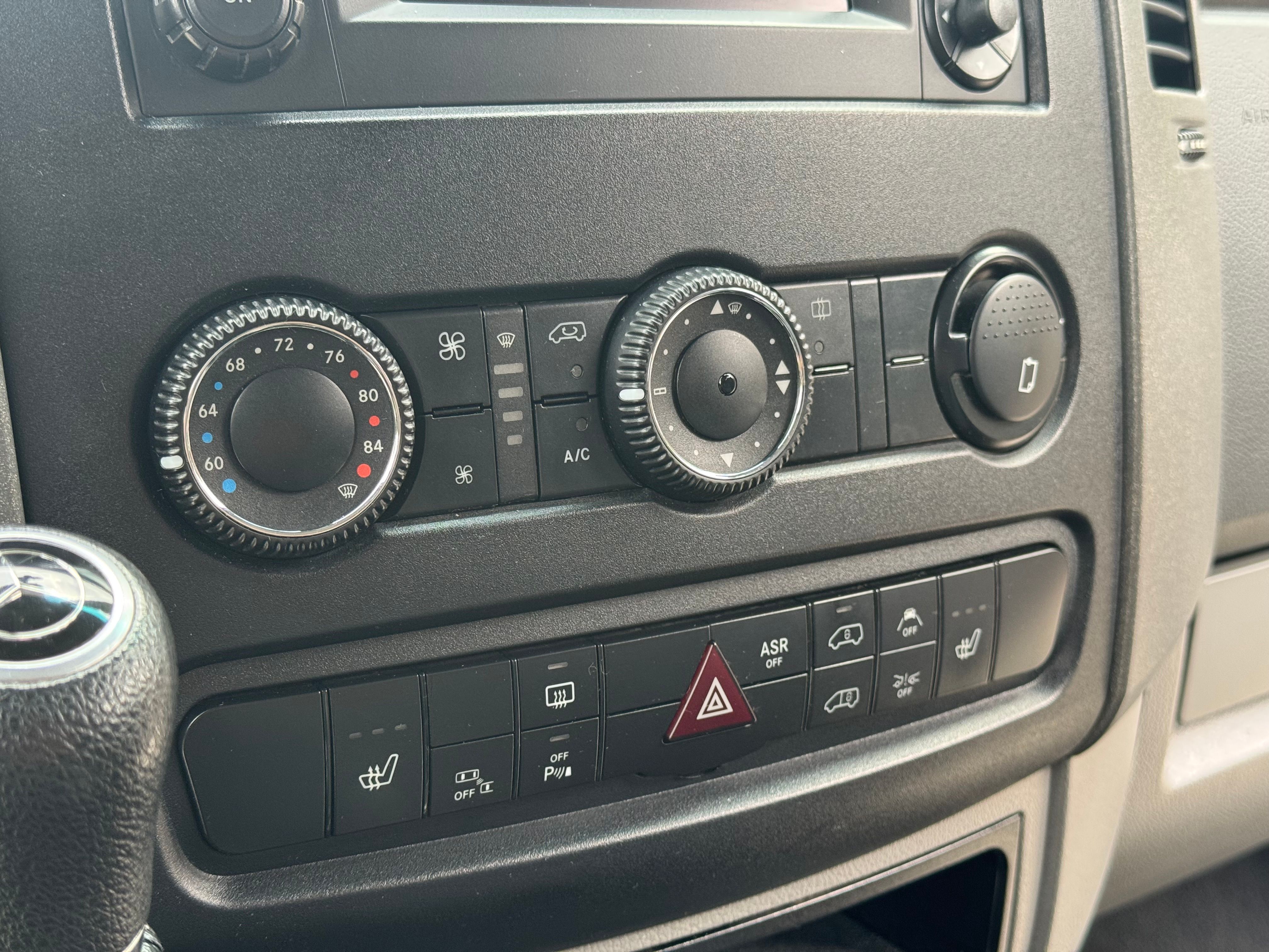 Used 2016 Mercedes-Benz Sprinter 2500 image 27