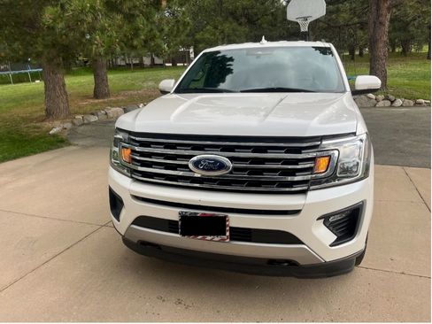 Used 2018 Ford Expedition XLT w/ Equipment Group 202A image 2