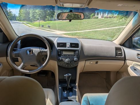 Used 2005 Honda Accord LX image 9