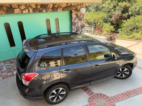 Used 2018 Subaru Forester 2.5i Premium AWD/4WD image 1