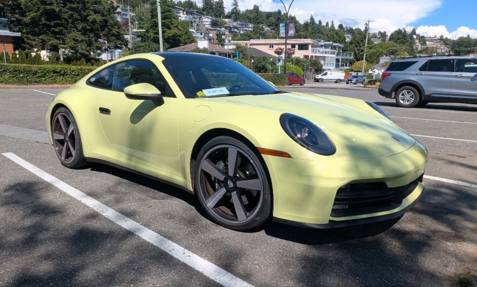 Used 2025 Porsche 911 Carrera RWD image 13