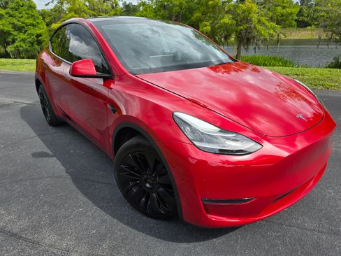 Used 2023 Tesla Model Y AWD image 9