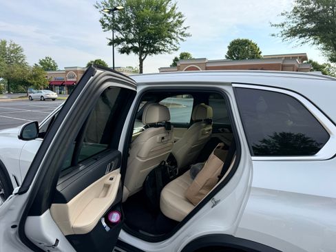 Used 2021 BMW X5 xDrive40i w/ Executive Package AWD/4WD image 14