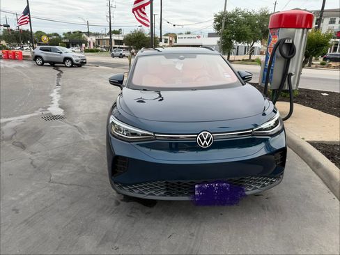 Used 2023 Volkswagen ID.4 Pro AWD/4WD image 9