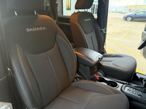 Used 2018 Jeep Wrangler Sahara w/ Dual Top Group image 10