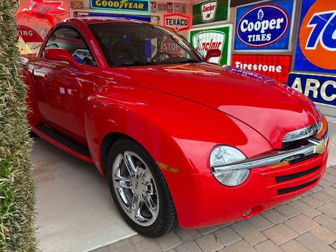 Used 2006 Chevrolet SSR w/ Preferred Equipment Group image 12