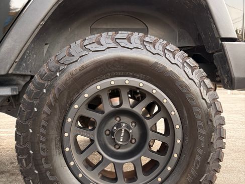 Used 2017 Jeep Wrangler Unlimited Sport w/ Connectivity Group image 13