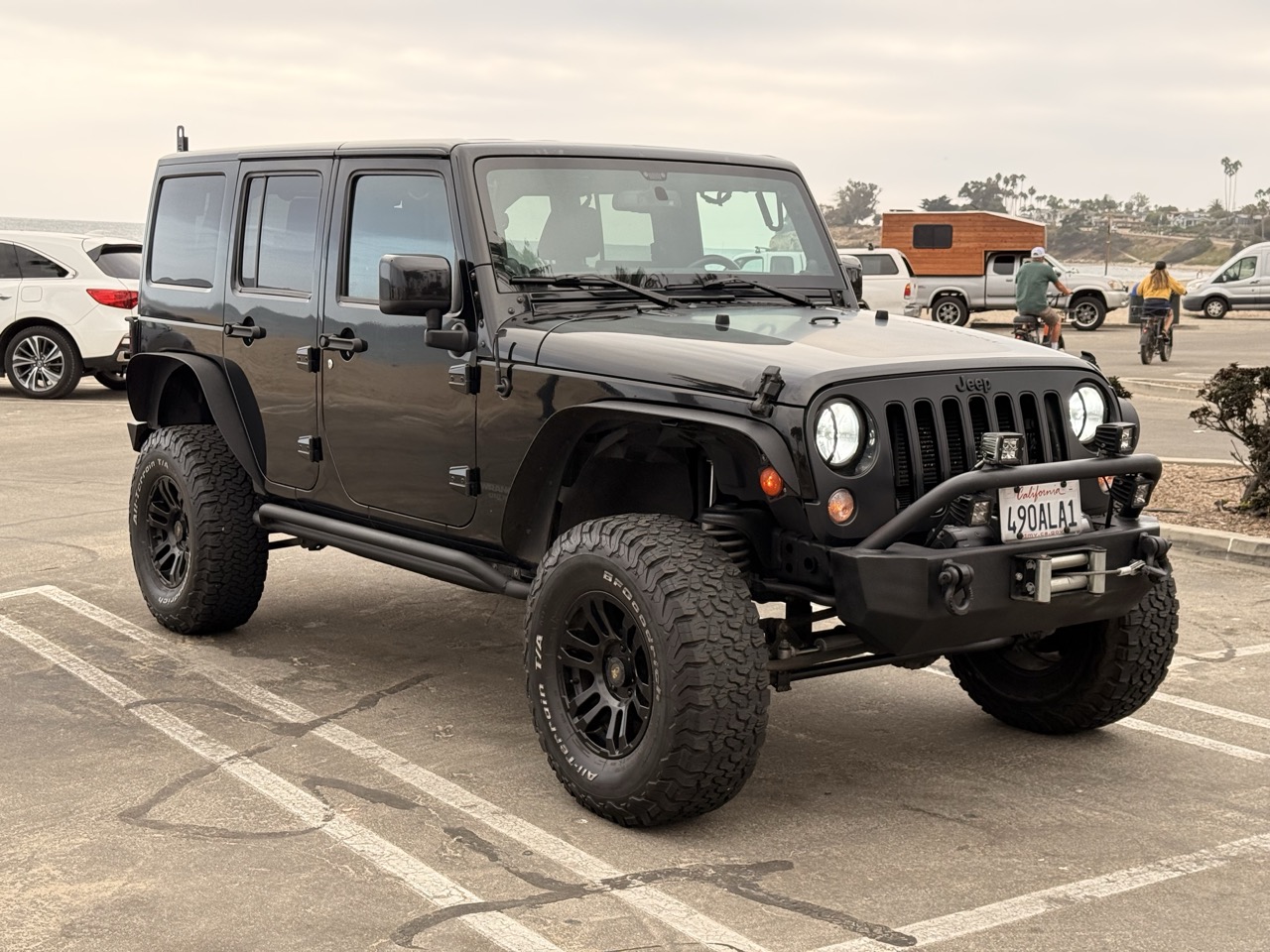 Used 2014 Jeep Wrangler Unlimited Sahara AWD/4WD image 2