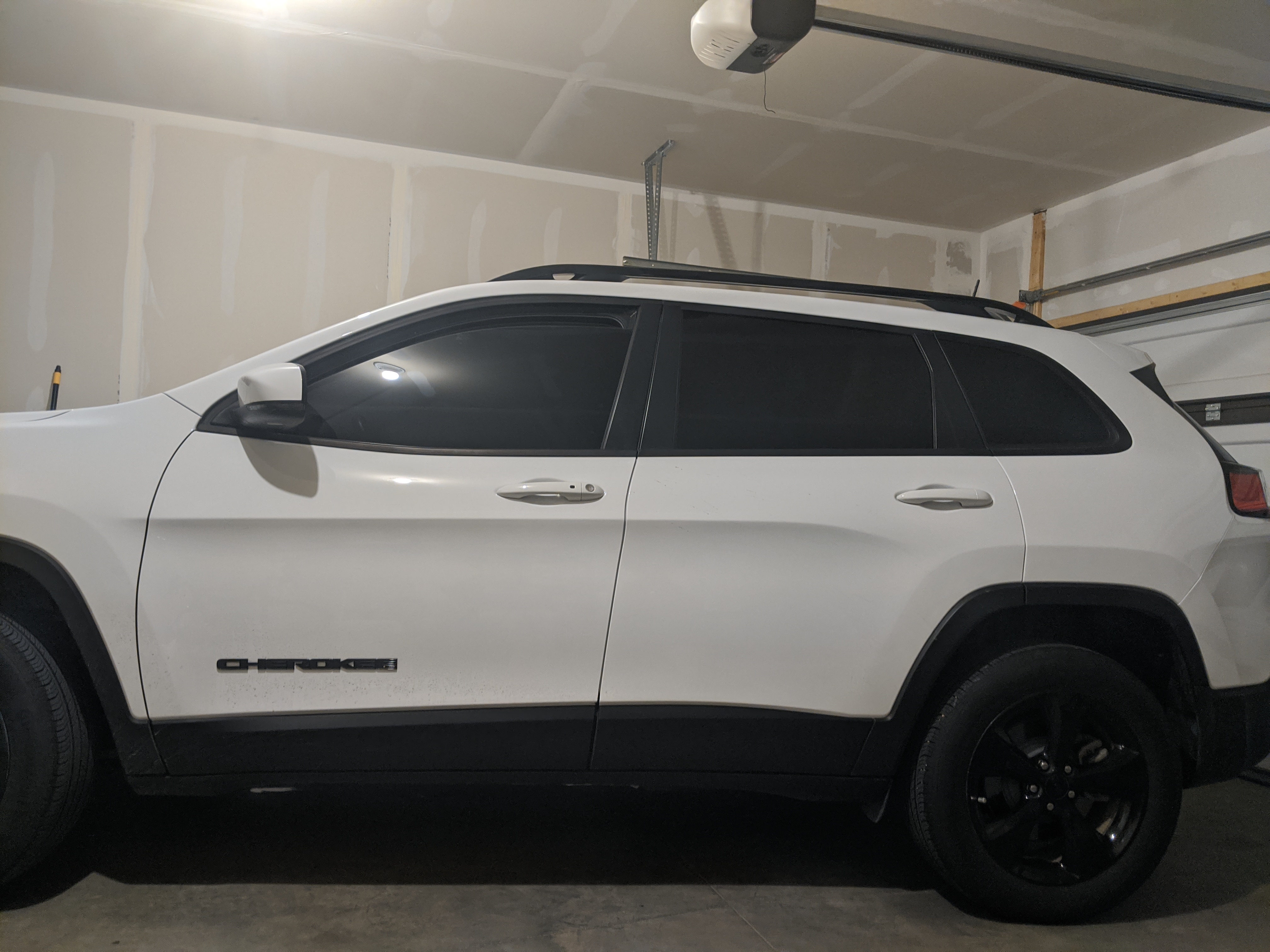 Used 2019 Jeep Cherokee Latitude Plus AWD/4WD image 6