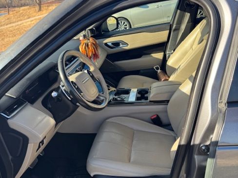 Used 2019 Land Rover Range Rover Velar R-Dynamic SE image 10