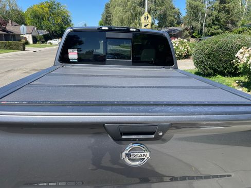Used 2021 Nissan Titan SL w/ Moonroof Package AWD/4WD image 15