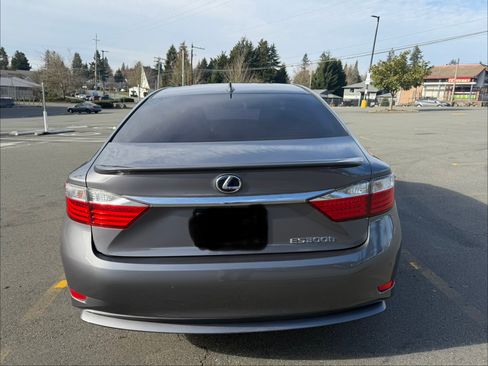Used 2015 Lexus ES 300h w/ Premium Package w/Bamboo Trim image 4