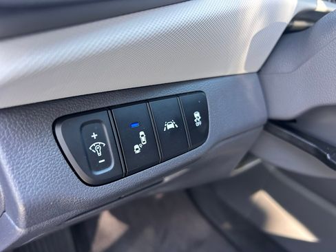 Used 2020 Hyundai Ioniq SEL image 4