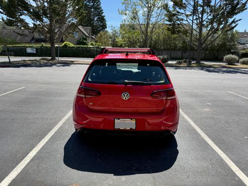 Used 2018 Volkswagen Golf 4-Door image 6