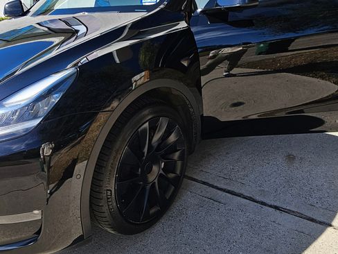 Used 2022 Tesla Model Y Long Range image 19