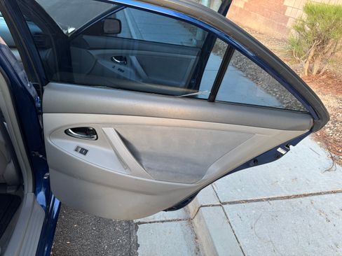 Used 2010 Toyota Camry LE FWD image 12