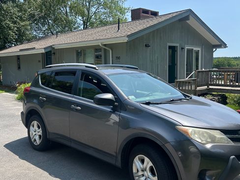 Used 2013 Toyota RAV4 LE AWD/4WD image 4