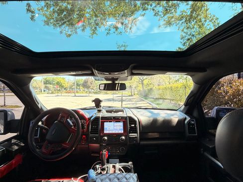 Used 2018 Ford F150 Lariat w/ Equipment Group 502A Luxury image 6