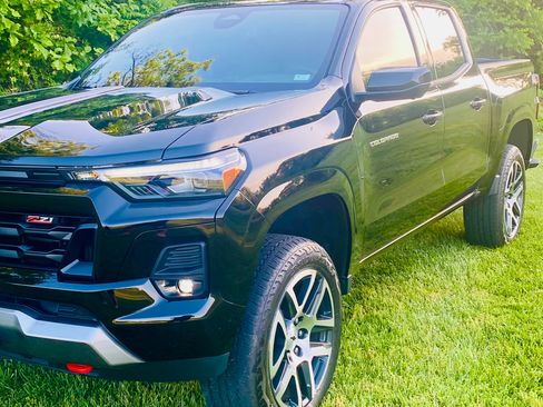 Used 2023 Chevrolet Colorado Z71 w/ Z71 Convenience Package 2 AWD/4WD image 4