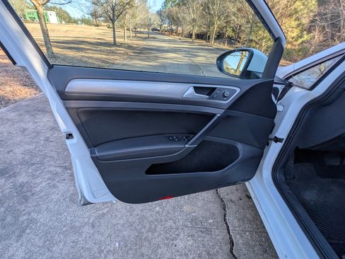 Used 2017 Volkswagen Golf Wolfsburg Edition image 11