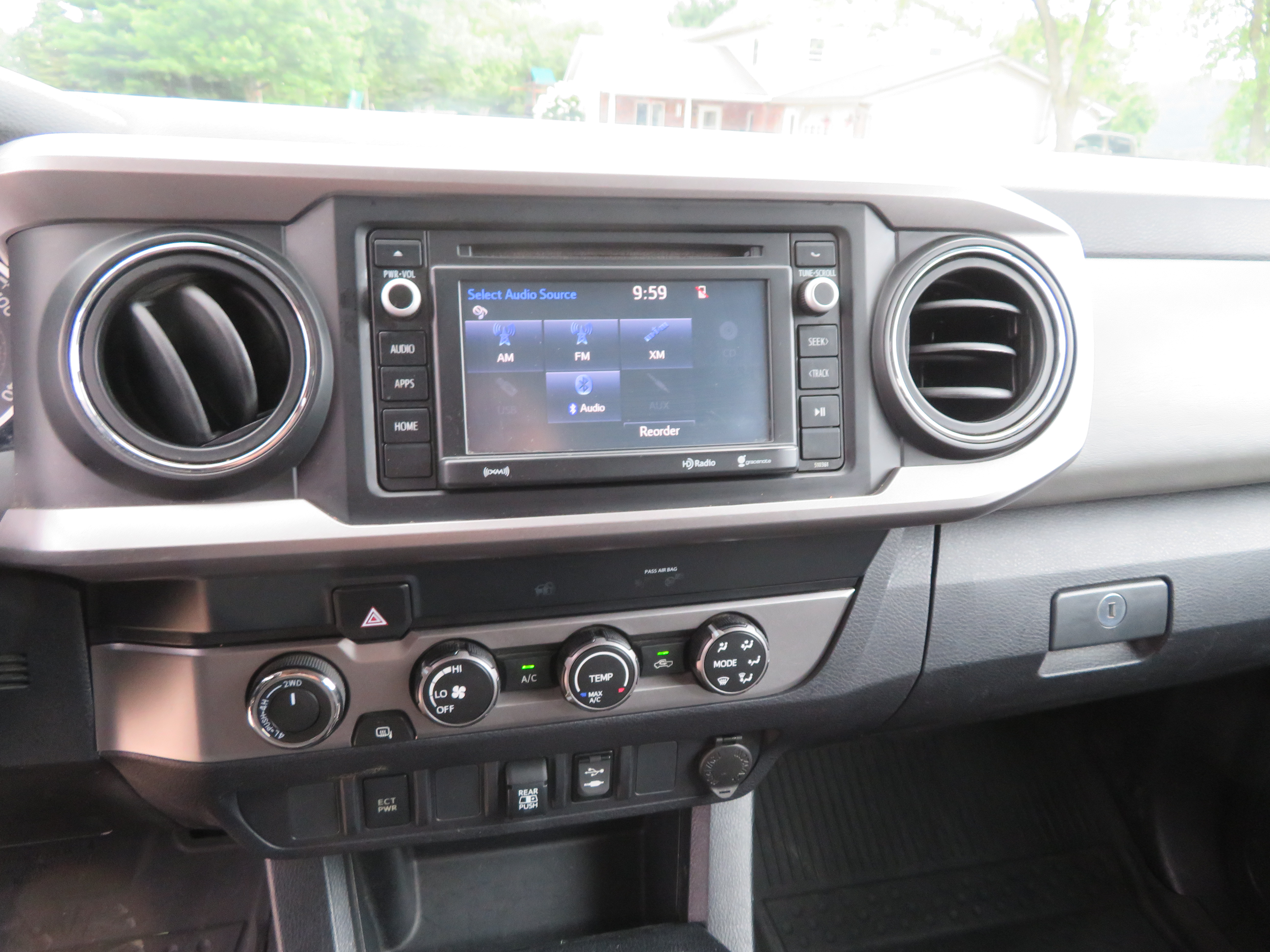 Used 2019 Toyota Tacoma SR5 AWD/4WD image 21