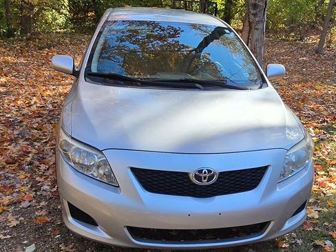 Used 2010 Toyota Corolla LE image 1