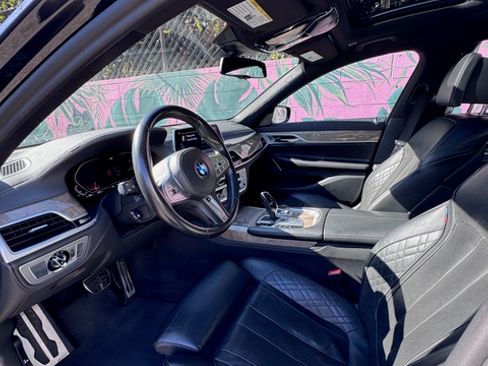 Used 2020 BMW 740i w/ M Sport Package image 9