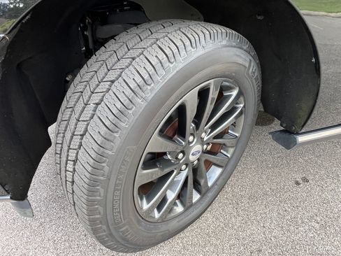 Used 2020 Ford Expedition Max Limited RWD image 12