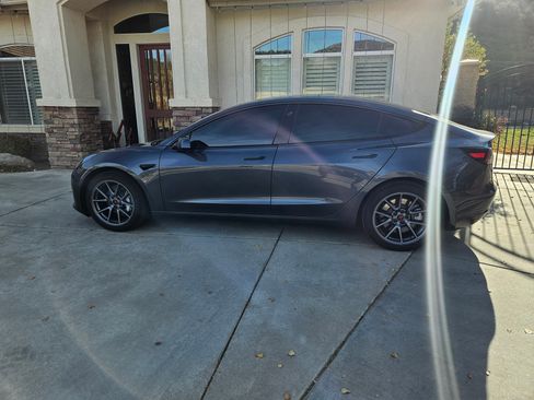 Used 2023 Tesla Model 3 Standard Range image 10