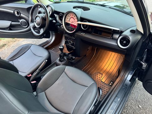 Used 2011 MINI Cooper Hardtop FWD image 9