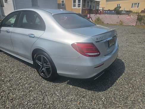 Used 2018 Mercedes-Benz E 300 4MATIC image 11