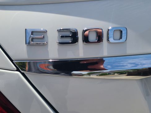 Used 2018 Mercedes-Benz E 300 image 32