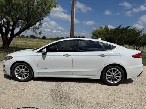 Used 2019 Ford Fusion SE FWD image 11