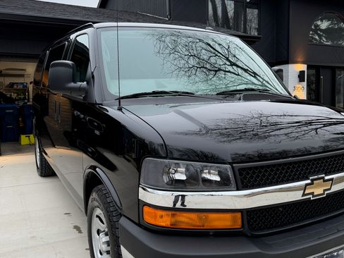 Used 2014 Chevrolet Express 1500 image 9