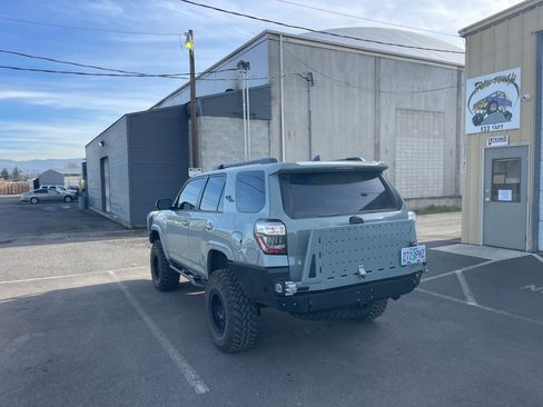 Used 2023 Toyota 4Runner TRD Off-Road Premium w/ Moonroof Package AWD/4WD image 5