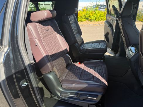 Used 2024 Cadillac Escalade ESV Sport Platinum w/ LPO, ONYX Package image 17