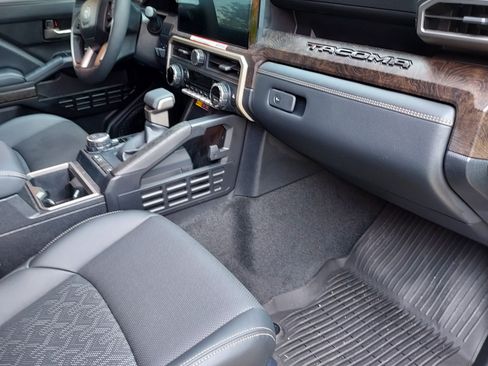 Used 2024 Toyota Tacoma Limited w/ Limited Package (LT) image 8