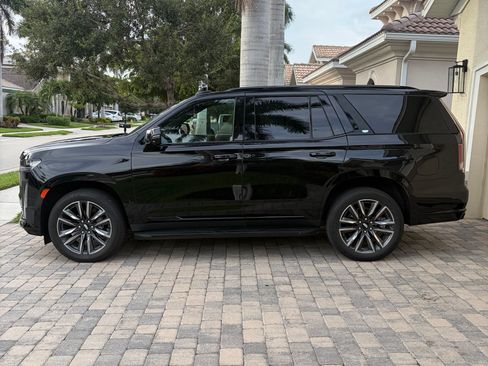 Used 2023 Cadillac Escalade Sport AWD/4WD image 2