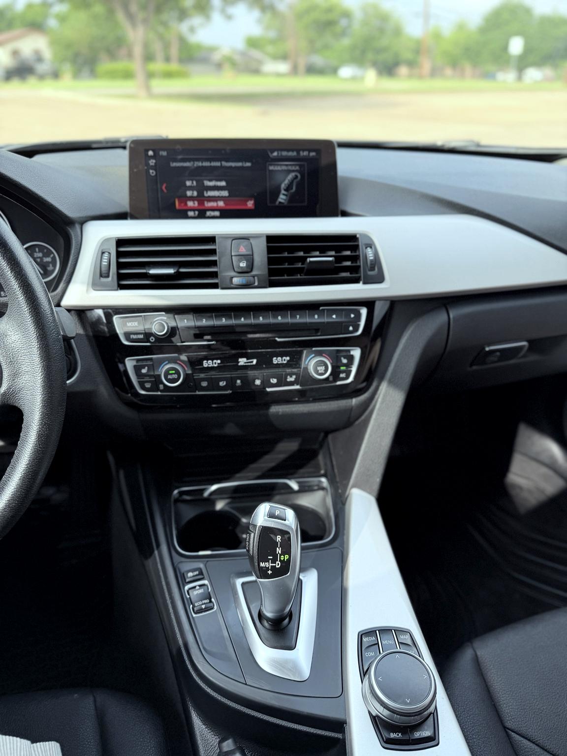 Used 2018 BMW 320i Sedan RWD image 10