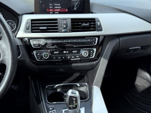 Used 2018 BMW 320i Sedan RWD image 10