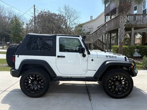 Used 2018 Jeep Wrangler Sport image 8