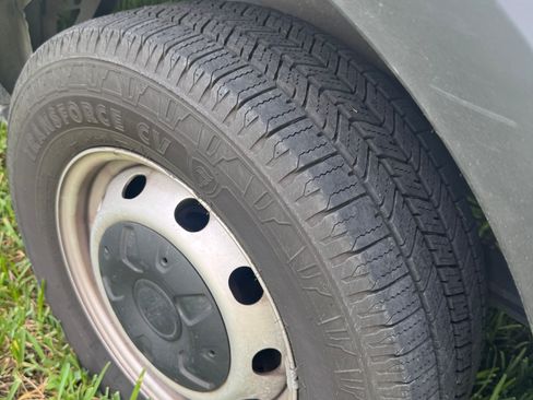 Used 2020 Ford Transit 250 Medium Roof image 9