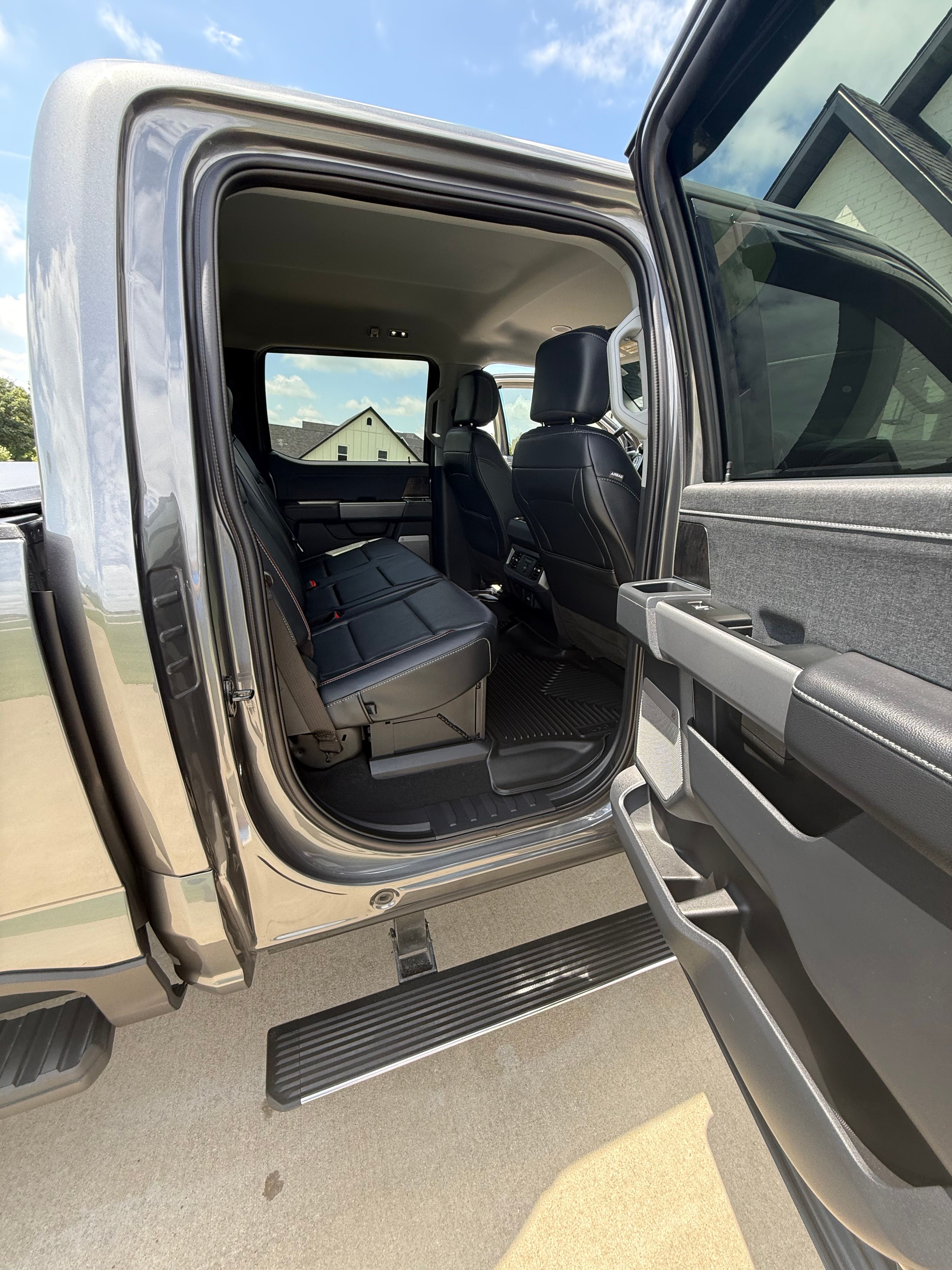 Used 2023 Ford F250 Lariat w/ Lariat Ultimate Package AWD/4WD image 27