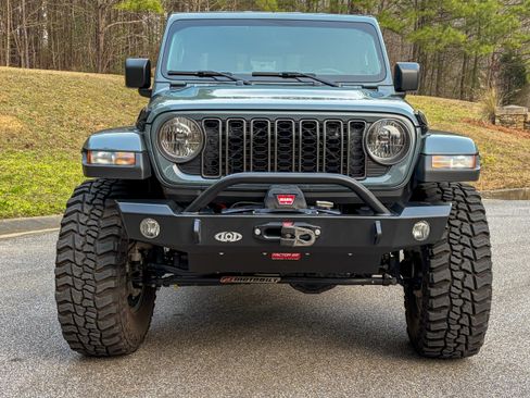 Used 2024 Jeep Gladiator Sport image 4