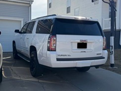 Used 2020 GMC Yukon XL SLT w/ Premium Edition image 2